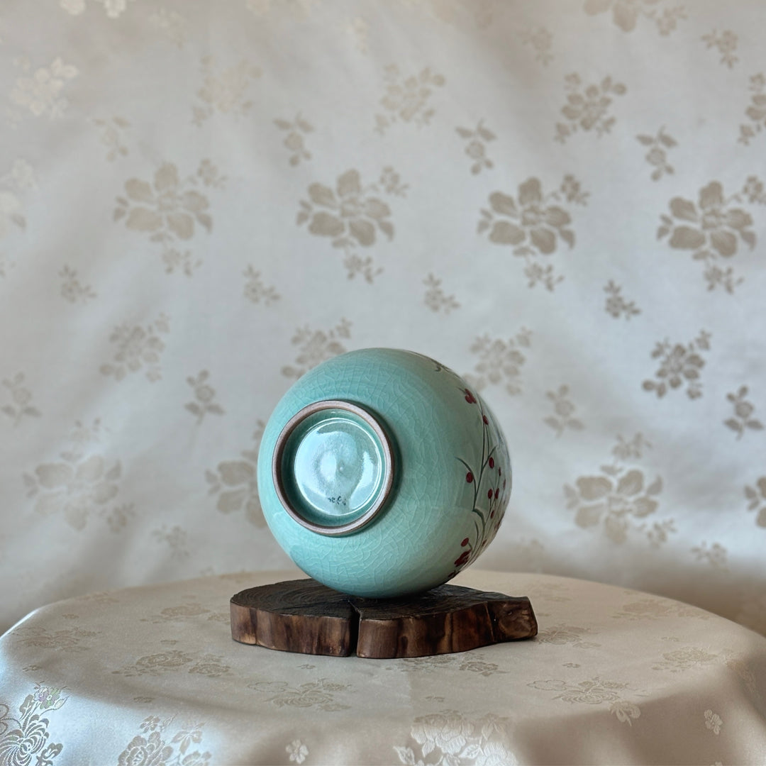 White Celadon Vase with Plum Blossom and Crane Pattern Including Wooden Board