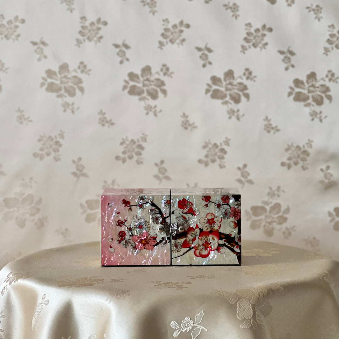 手作りのマザーオブパールジュエリーボックス：梅の花のデザイン