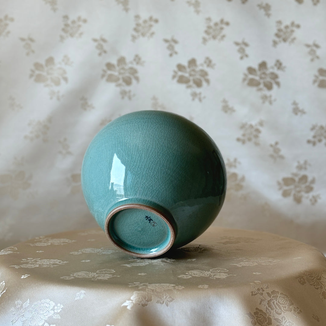 Celadon Vase with Inlaid Minnow Design