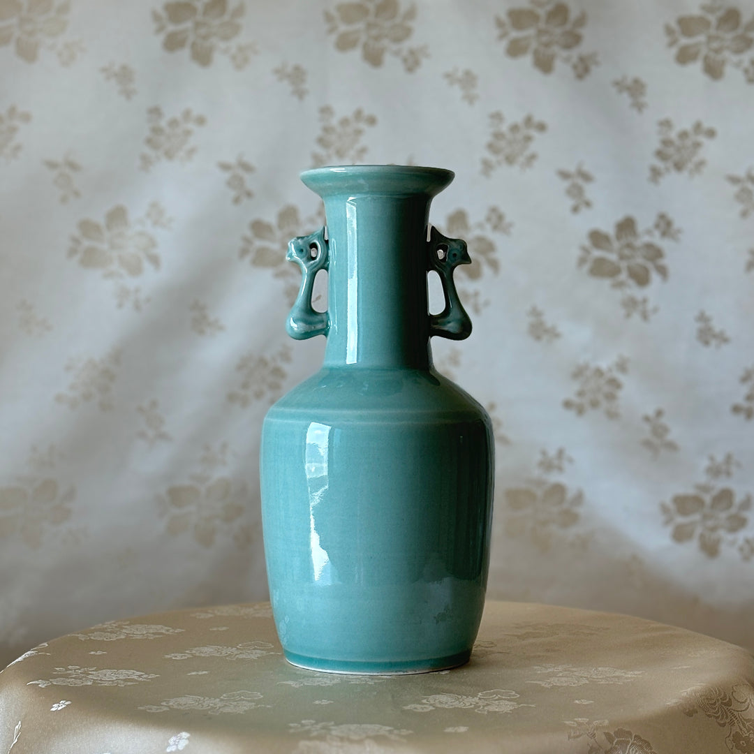 Celadon Vase with Phoenix-Shaped Handless