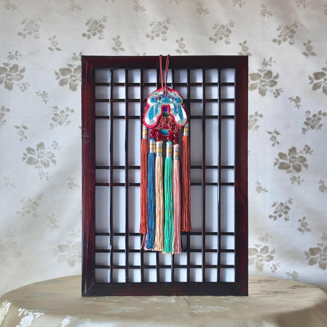 Silk Norigae with Embroidered Cicada and Ten Flowing Tassels