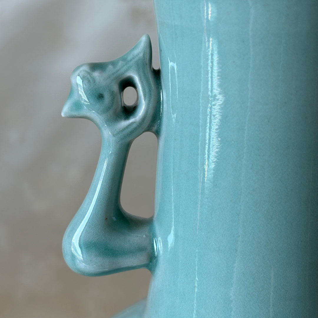 Celadon Vase with Phoenix-Shaped Handless