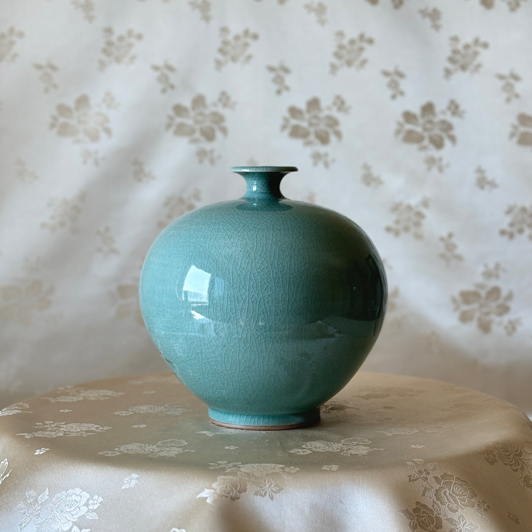 Celadon Vase with Inlaid Minnow Design