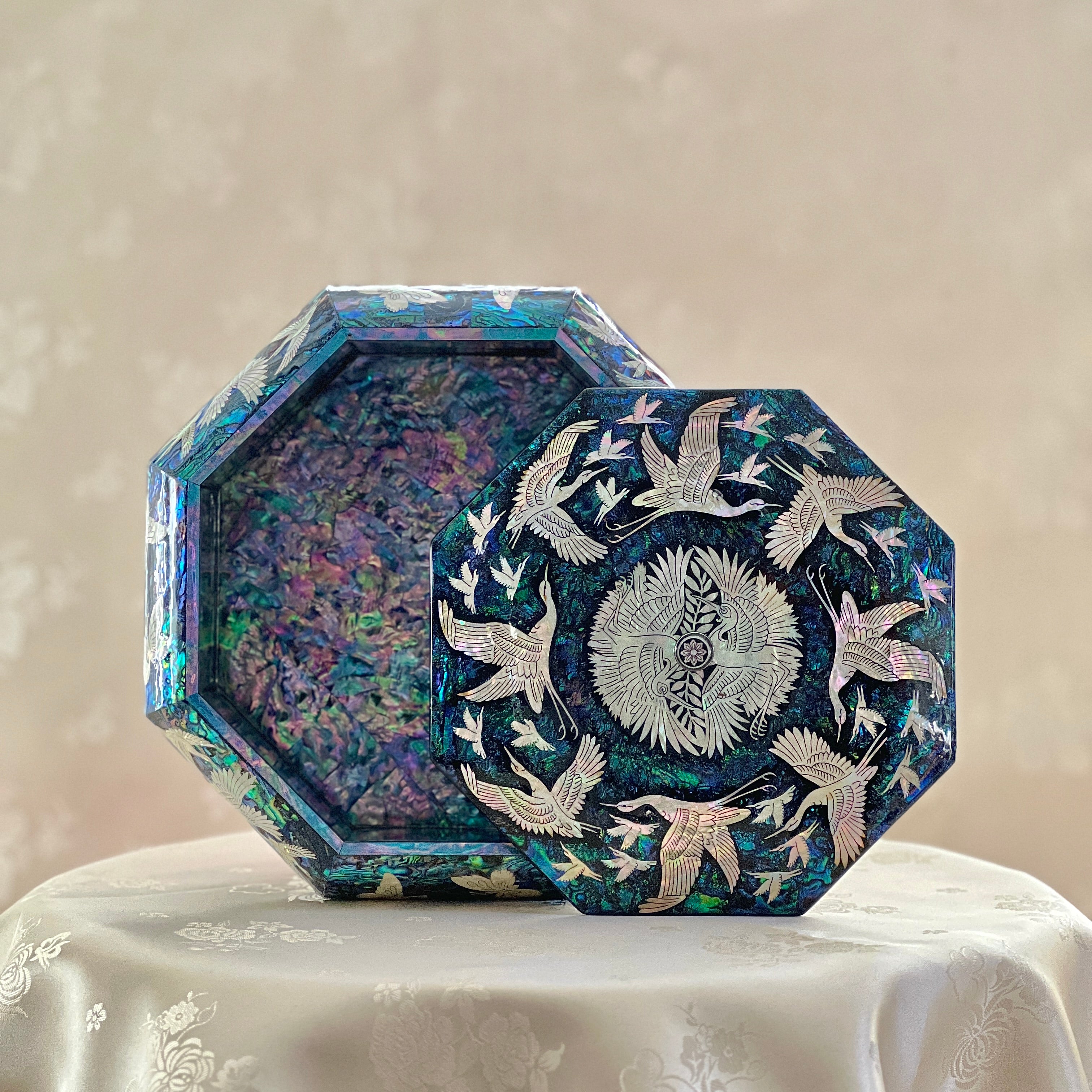 Gorgeous Octagonal Mother of Pearl Inlaid Jewelry Box. store Stunning! 11.5 x 2.5”.