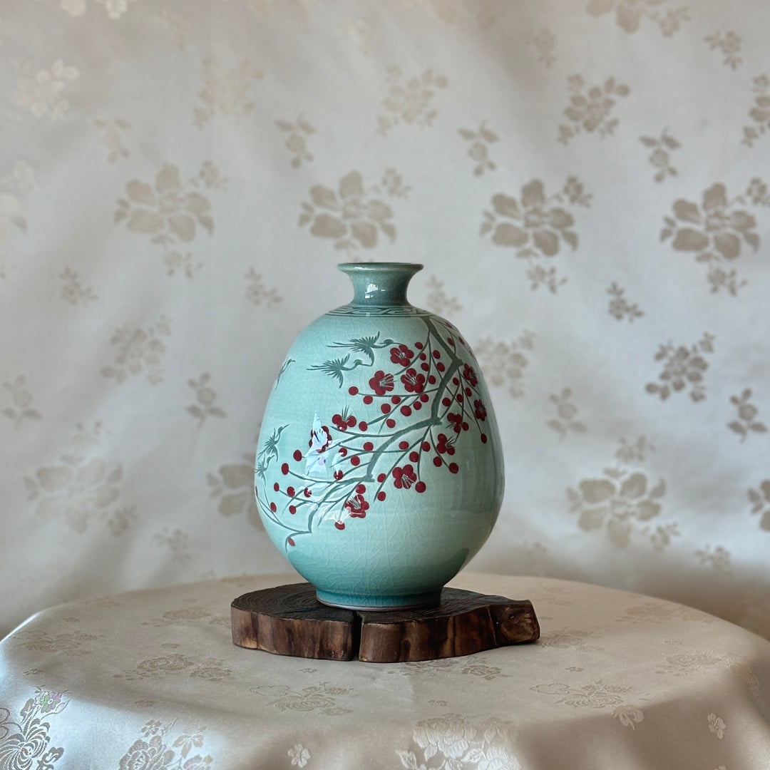 White Celadon Vase with Plum Blossom and Crane Pattern Including Wooden Board