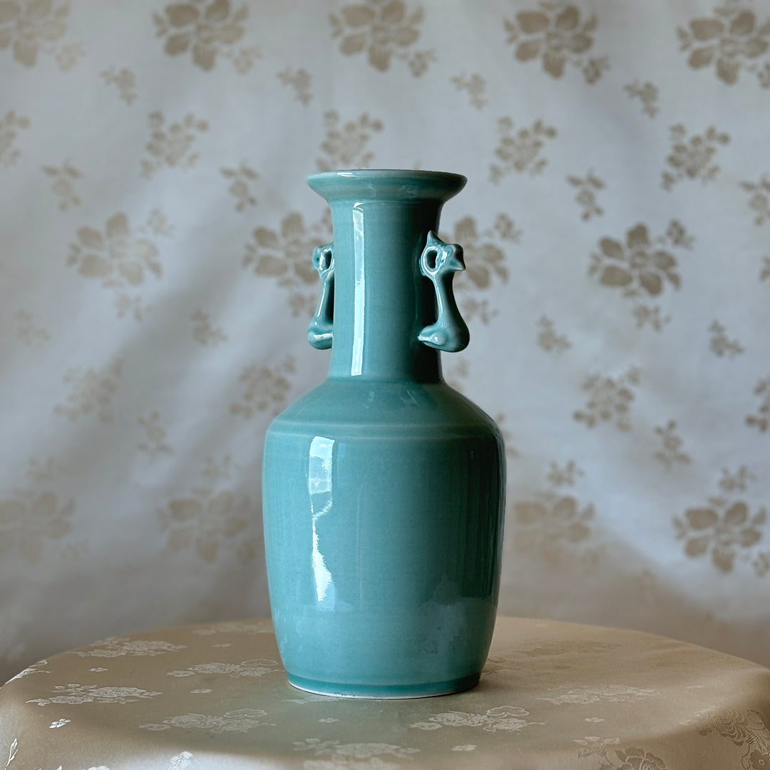 Celadon Vase with Phoenix-Shaped Handless