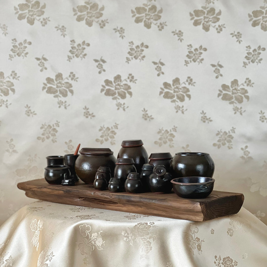 Earthenware (JangDokDae) Miniature Set of 17 Pieces (장독대 미니어쳐 장식 세트)