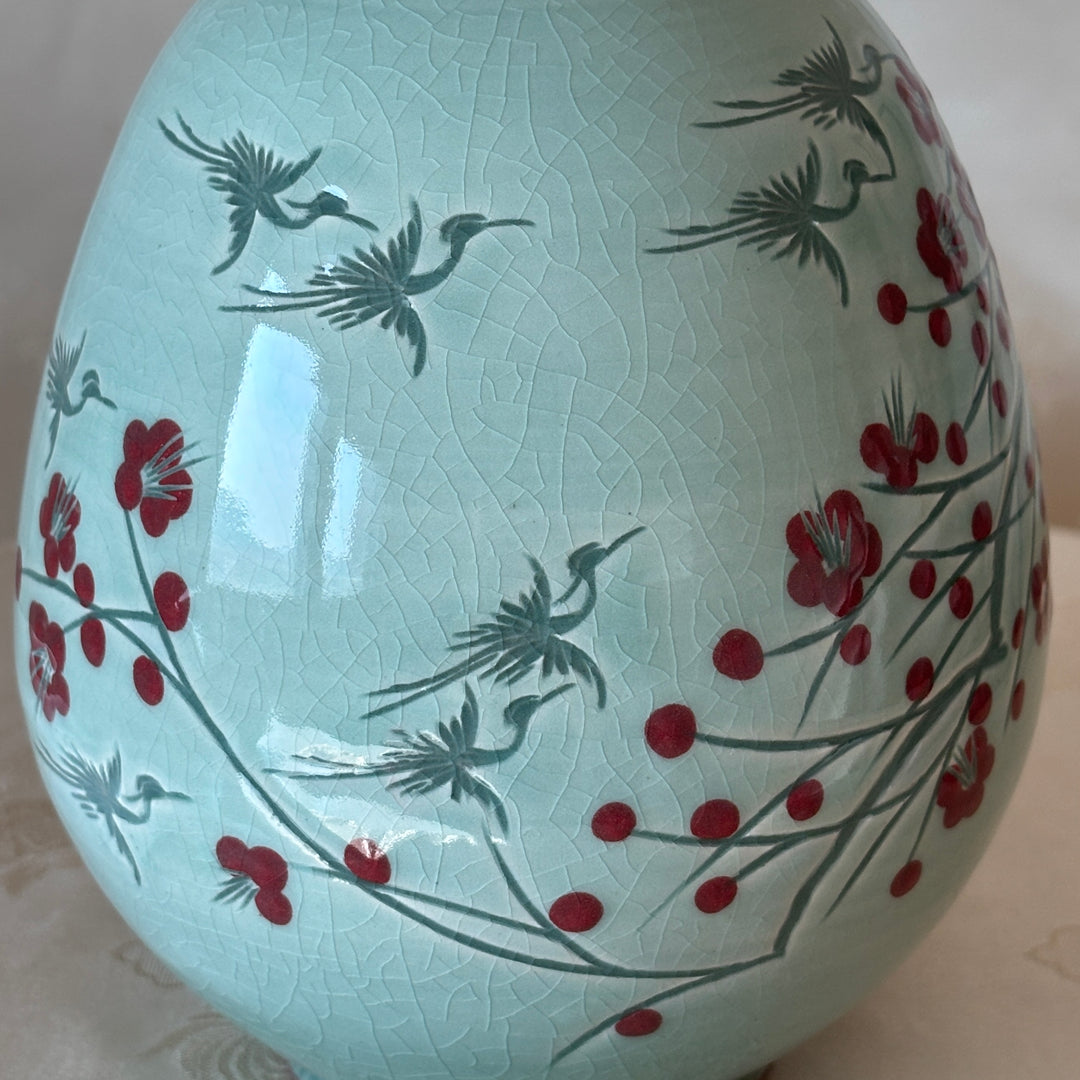 White Celadon Vase with Plum Blossom and Crane Pattern Including Wooden Board