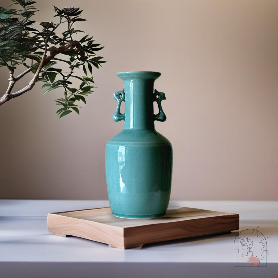 Celadon Vase with Phoenix-Shaped Handless