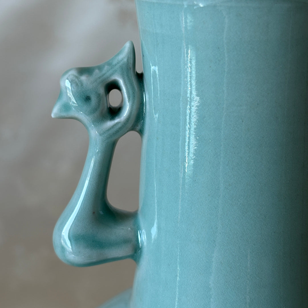 Celadon Vase with Phoenix-Shaped Handless