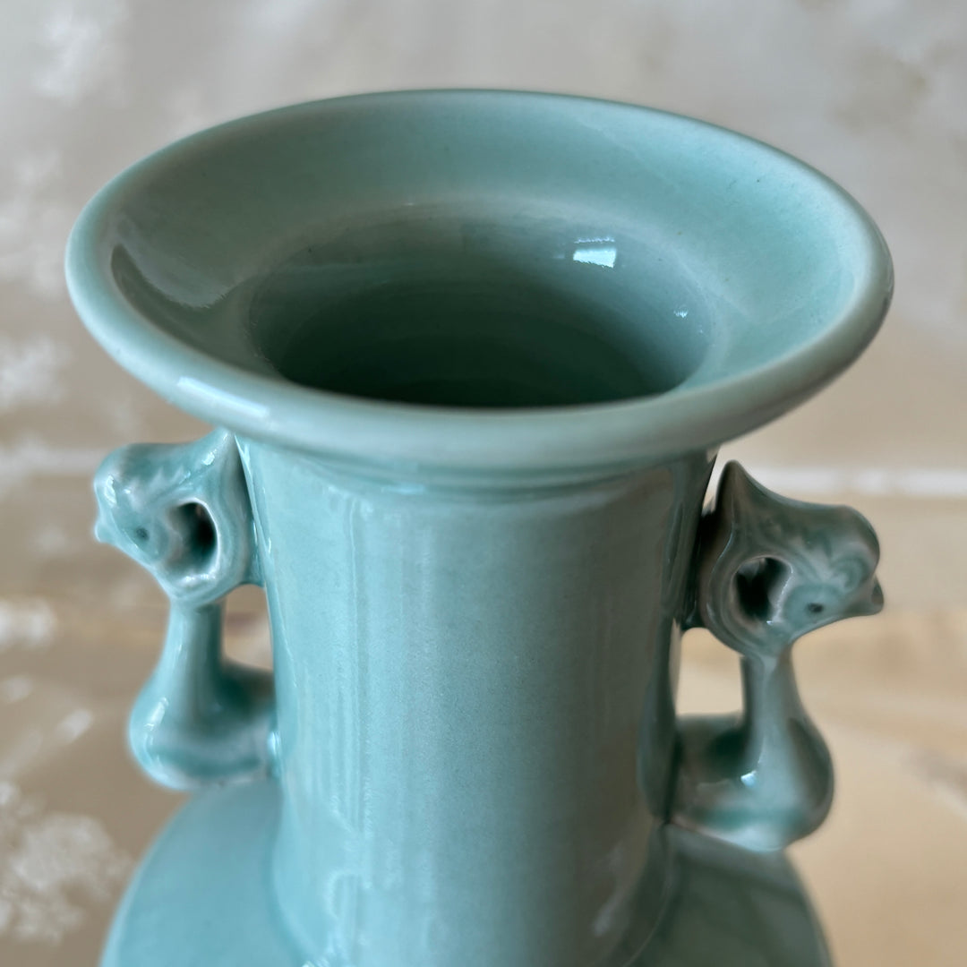 Celadon Vase with Phoenix-Shaped Handless