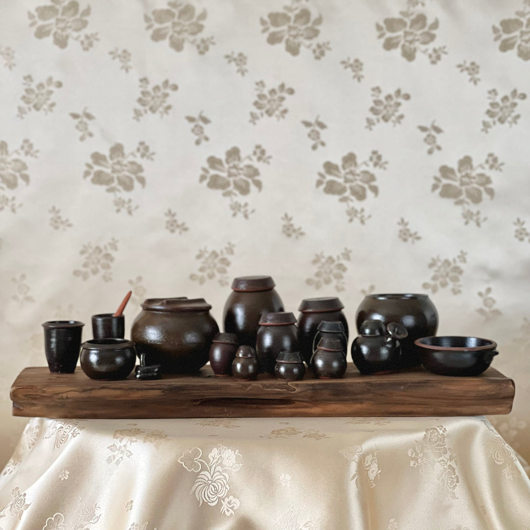 Earthenware (JangDokDae) Miniature Set of 17 Pieces (장독대 미니어쳐 장식 세트)