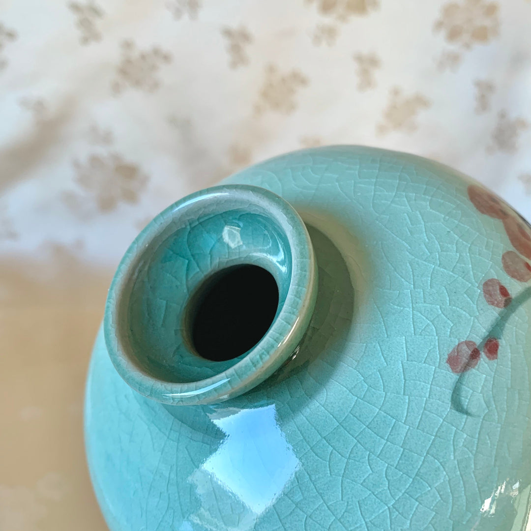 White Celadon Vase with Inlaid Plum Blossom Pattern (청자 상감 매화문 매병)
